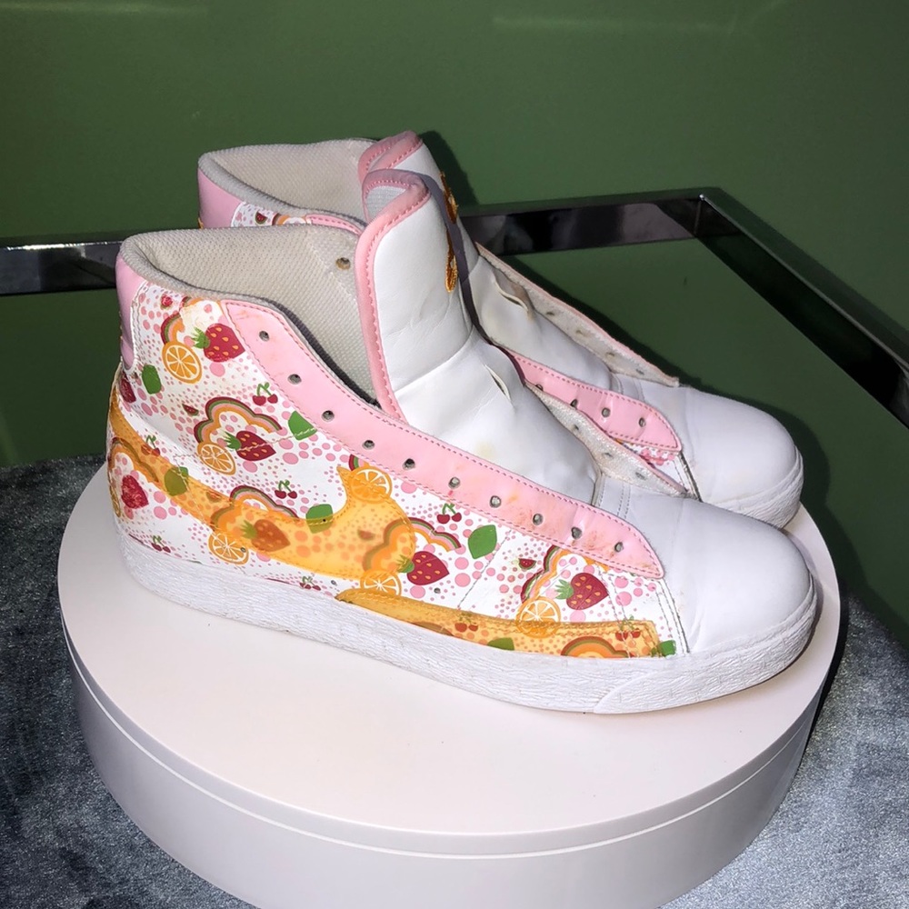 Nike Hi Top Sneakers Super Cute!